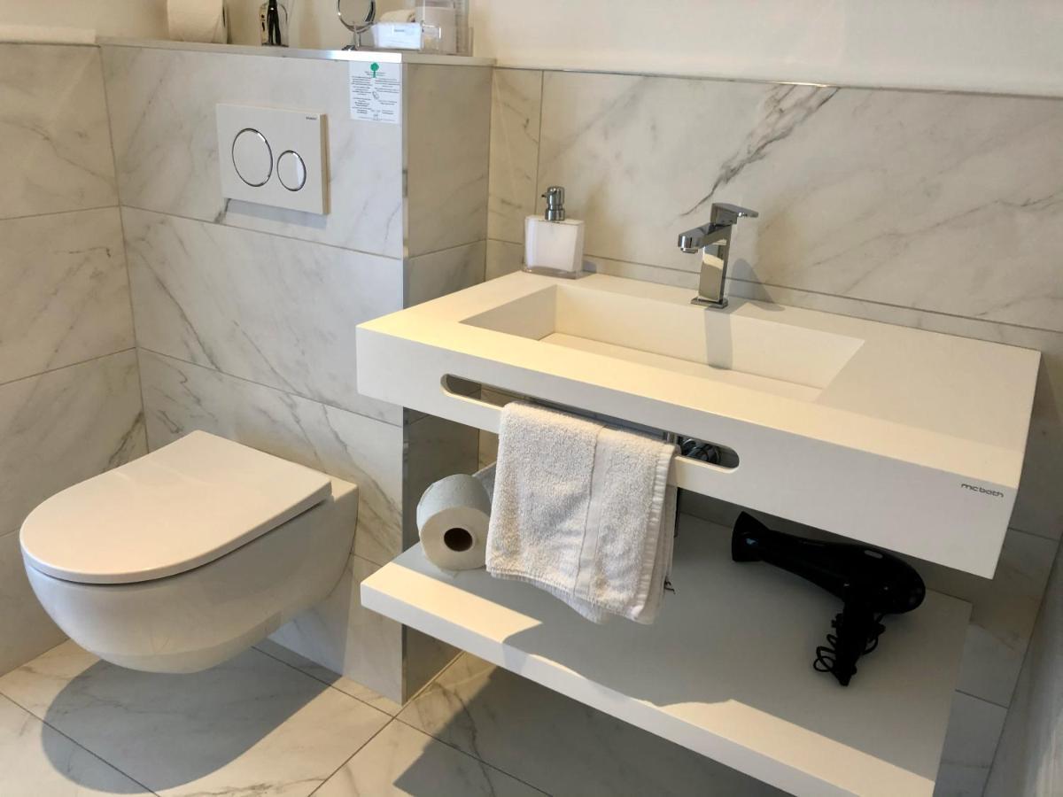 Hotelya - Lille Villeneuve D'Ascq ภายนอก รูปภาพ