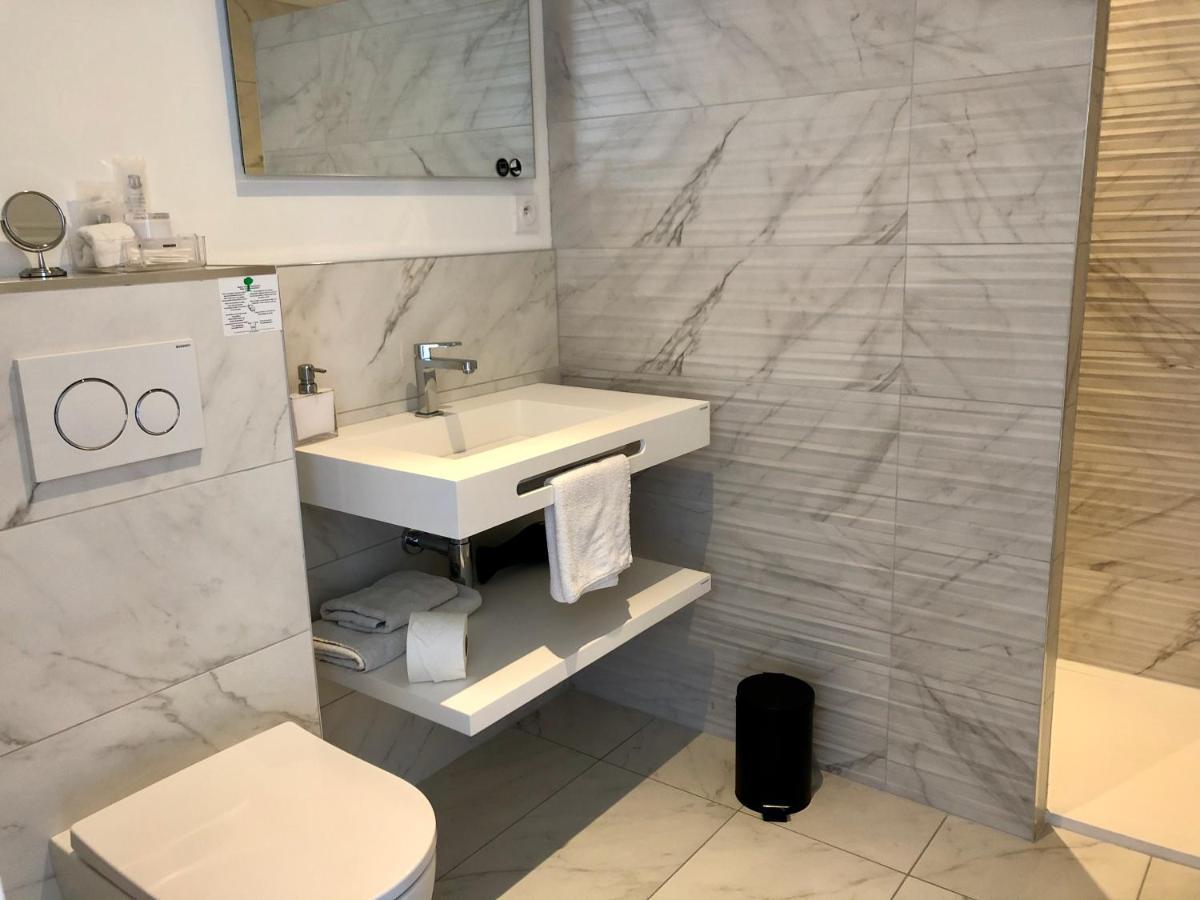Hotelya - Lille Villeneuve D'Ascq ภายนอก รูปภาพ