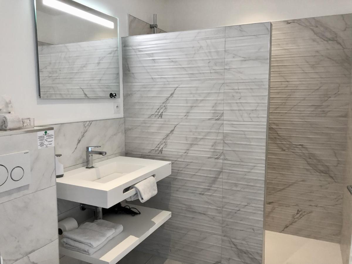 Hotelya - Lille Villeneuve D'Ascq ภายนอก รูปภาพ